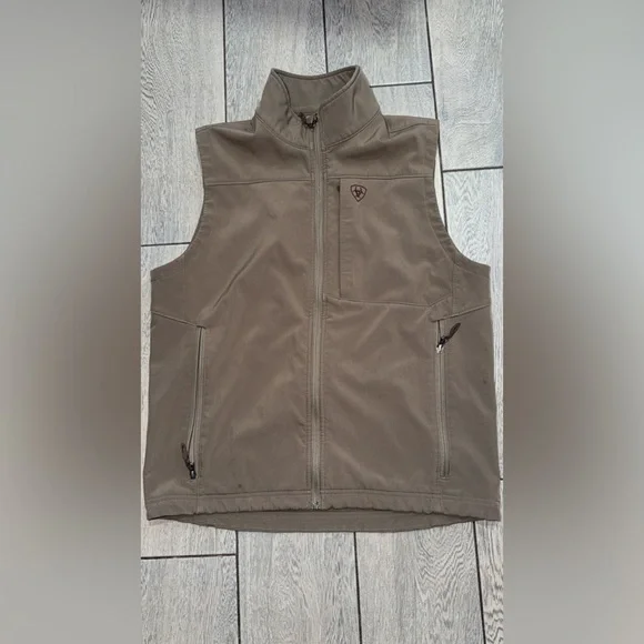 Men's Tan Ariat Vest - Picture 4 of 6